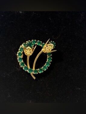 Sale!!! Vintage Elegant Green and Gold Brooch